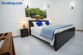 Royal Blu - Image 1