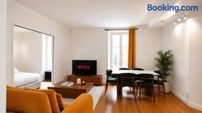 Invalides Stylish 2 Bedroom Apartment with Netflix - Image 1