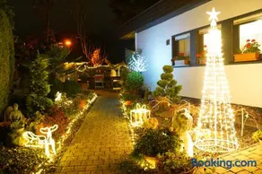 Schöne, geräumige Souterrain-Kellerwohnung mit Japangarten, kostenlos Parkplatz - Image 5