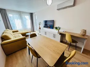 Elegant Stay 1-Bedroom Apartment in St St Constantine and Helena, Free Parking - Image 5