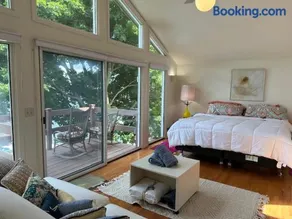 Lakeside Bliss - private waterfront home - Image 3
