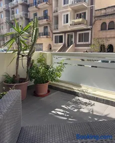 Central 1BR Close to Valletta & St Julians - Image 1