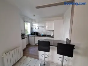 Apartment with terrace in Joué-lès-Tours - Image 1