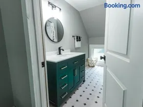 2-Bedroom renovated home on the way to Acadia - Image 4