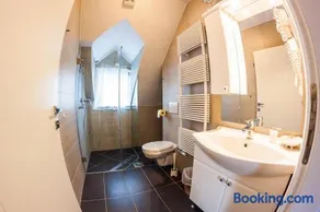 House Trta - Image 3