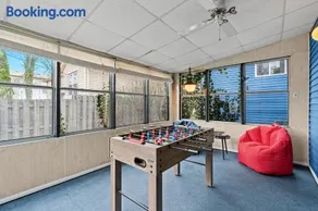 Royal Oak Blue Haven Modern 3 Bedroom with Game Room and Jetted Tub - Image 2