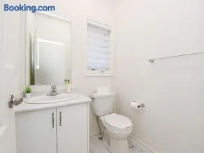 Stylish Home in Waterdown - Image 3