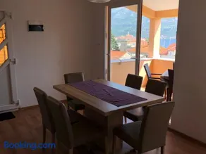 Hana Apartment - Image 1