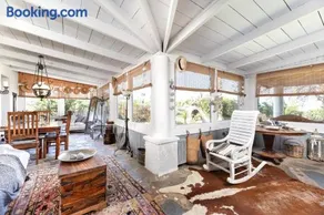 Paradiso Vintage Villa: Traditional 1944 Gem - Image 2