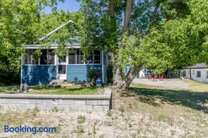 Beachside Summer Cabins - Image 5
