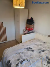 One bed room in three bed room house - Image 3