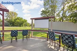 Sleeps 10, Indoor and Outdoor Theaters, Batting Cage, & Games! - Image 4