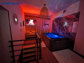 Loveroom Romantique avec Spa et Secret Room - A proximité des Lacs - La Mure - Image 1