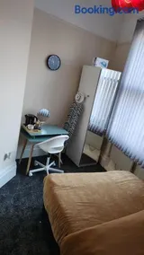 Glamsflat Troccadero Apartment - Image 5