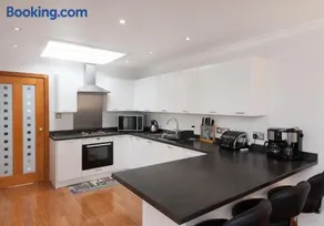 The Traquair Park Residence - Image 1