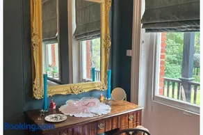 Chobham 4-Bed House Sleeps 9 w Parking & Garden - Image 2