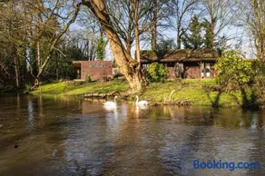 2 Chalets Sleeps 4 Peaceful Retreat - Image 3