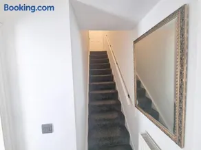 3 Bedroom Spacious Modern Comfortable Home in Rochdale, Work, Relax, Explore Manchester, Oldham, Bury - Image 3