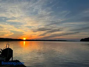 Sunrise Pointe - Amazing Waterfront, Views, Dock! - Image 2