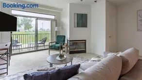 Landing Modern Apartment with Amazing Amenities (ID7433X30) - Image 5