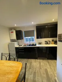 2 Laurel Court - Image 3