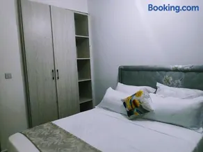 Aura luxe stays stylish 1 bedroom in town - Image 1