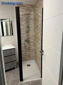 Casa Boutique en Pozuelo con 8 habitaciones y 4 baños compartidos - Image 4
