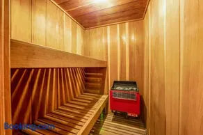 Timber Top Retreat - Image 3