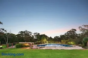 Arcadia Stunning Manor Tennis & Pool & Hottub - Image 1