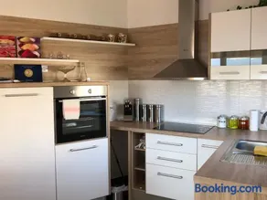 Hana Apartment - Image 3
