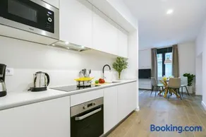 Feelathome Castilla Apartments - Image 3