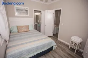 Charming Updated Ocean Lakes Cottage Minutes from the Beach-Sea Glass Getaway - Image 2