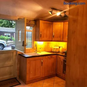 The Rose Cottage - Image 2