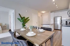 Modern & Bright Apartment in Alexandria - Image 3