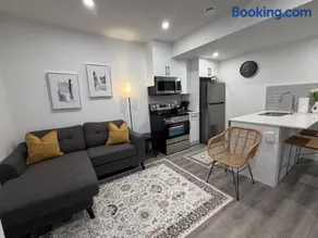 Modern Rangeview Stay Near YMCA & Cineplex Cinema - Image 2