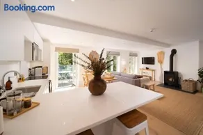 Clifftop Watch, River View and Balcony, 1 BR, Parking, Beach 10 min walk - Image 4