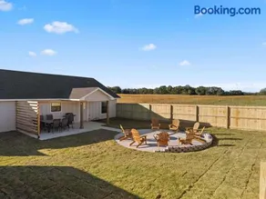 Group Ready! 3BR Home Near WinStar - Image 2
