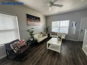Spacious Family Townhouse - Image 1