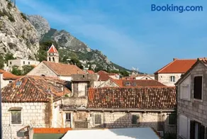 New cozy apartment - center of old town Omiš - Image 3