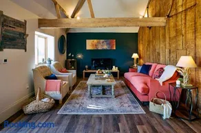 The Shooting Lodge - Image 3