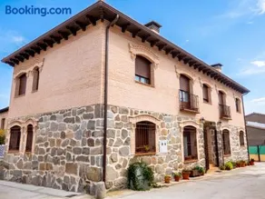Spacious house in Cenicientos with mountain view - Image 1