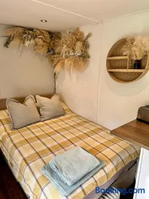 Apple tree hut, in a private garden - Image 2