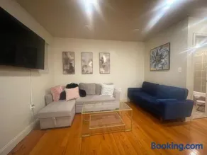 Chic 5BR 2BA apartment in DC - Image 3