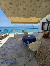 Ekie Apartment with sea view - Image 2