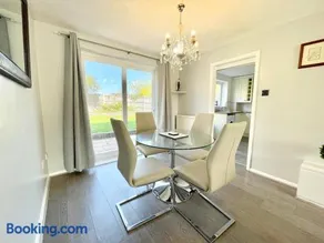 Haven lovely home just off M20 in great area & parking - Image 2