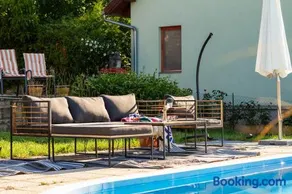 2BR Lavender Hideaway House by NW - Image 3