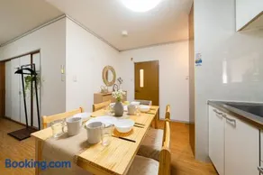 SKY Building 201 - Easy Airport Access & Comfortable Stay - Image 2