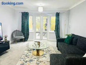 The Esplanade Lodge-Free Parking - Image 2