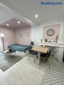 Joli studio Cozy tout équipé Hyper Centre Saintes - Image 2