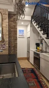 Stunning Victorian in Downtown - Image 2